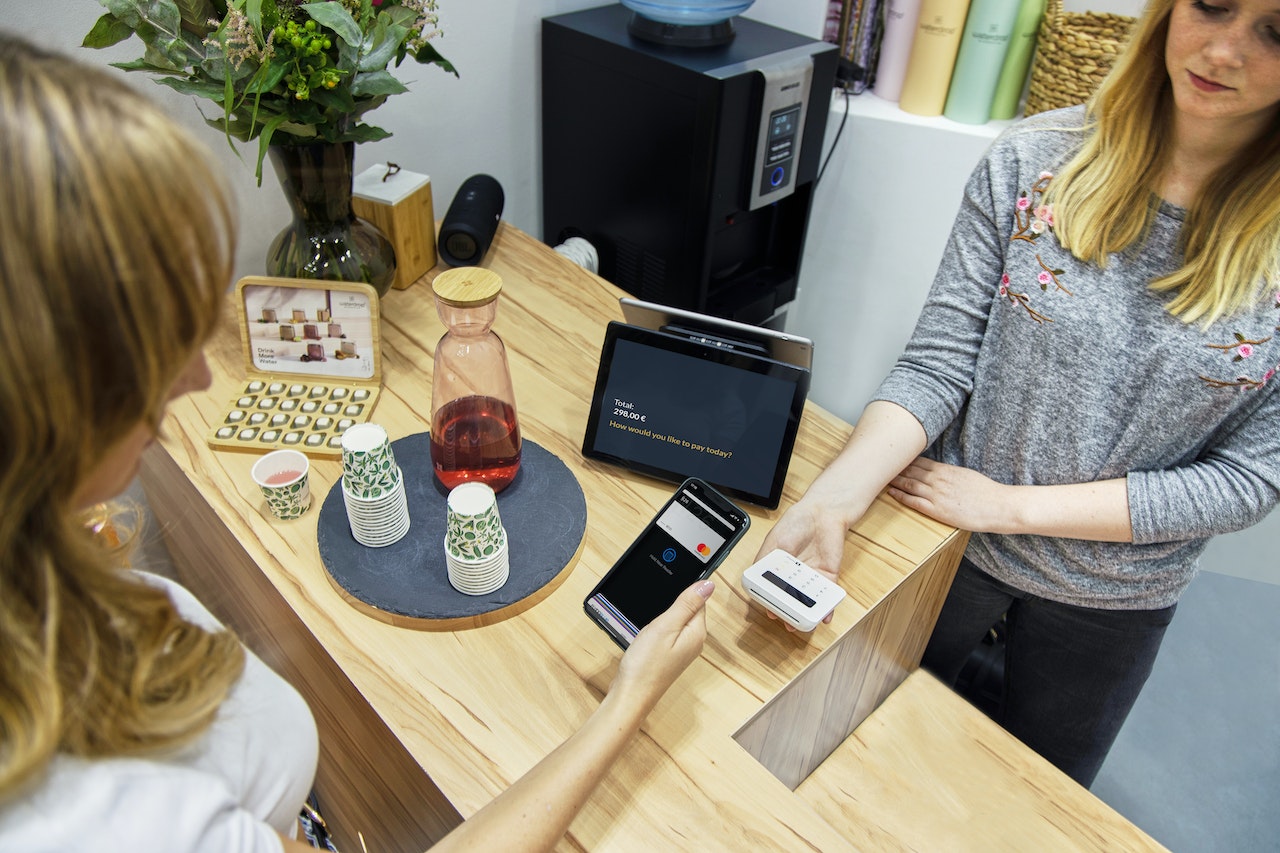 Customer paying with credit card at a cafe